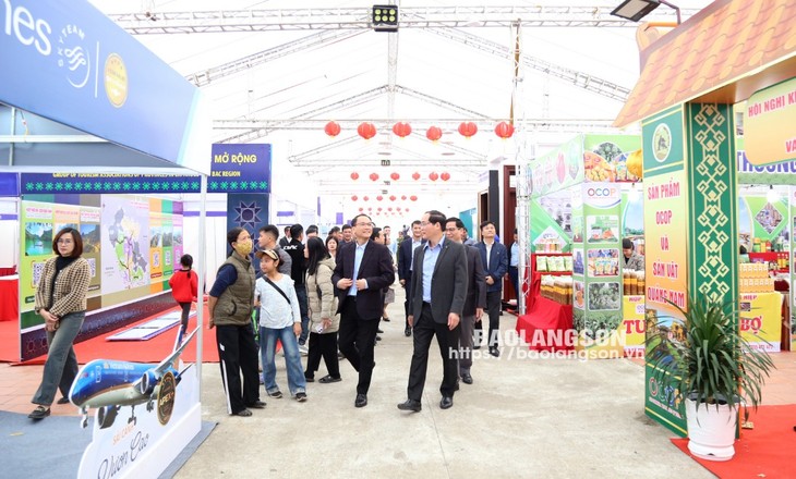 Vietnam, China opens trade and tourism fair in Lang Son - ảnh 1