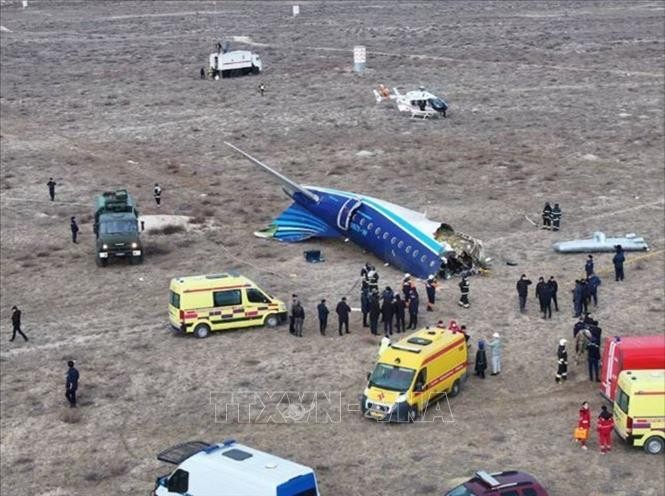 Passenger plane crashes in Kazakhstan, dozens feared dead - ảnh 1