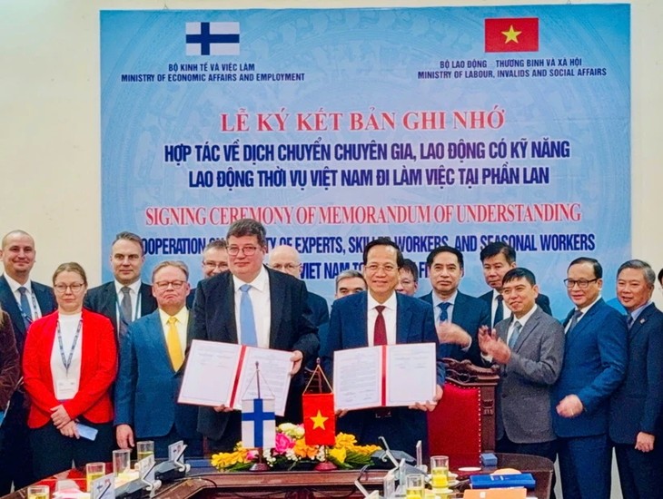 Vietnam, Finland sign MoU on labor cooperation  - ảnh 1