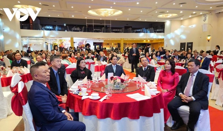 PM celebrates Lunar New Year with Vietnamese community in Czech Republic  - ảnh 1