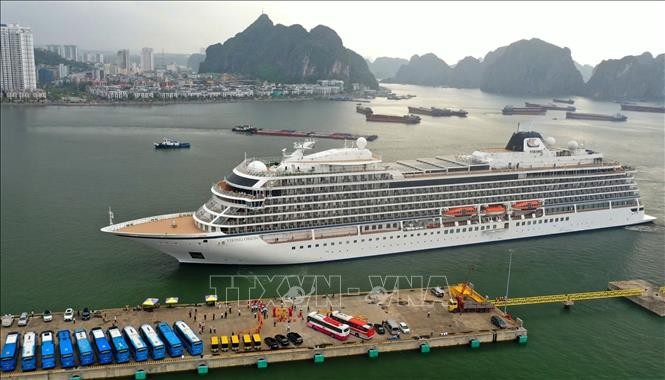 Quang Ninh to welcome 16,000 international tourists by sea in January  - ảnh 1