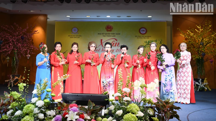 Tet – Season of Love and Hope - ảnh 5