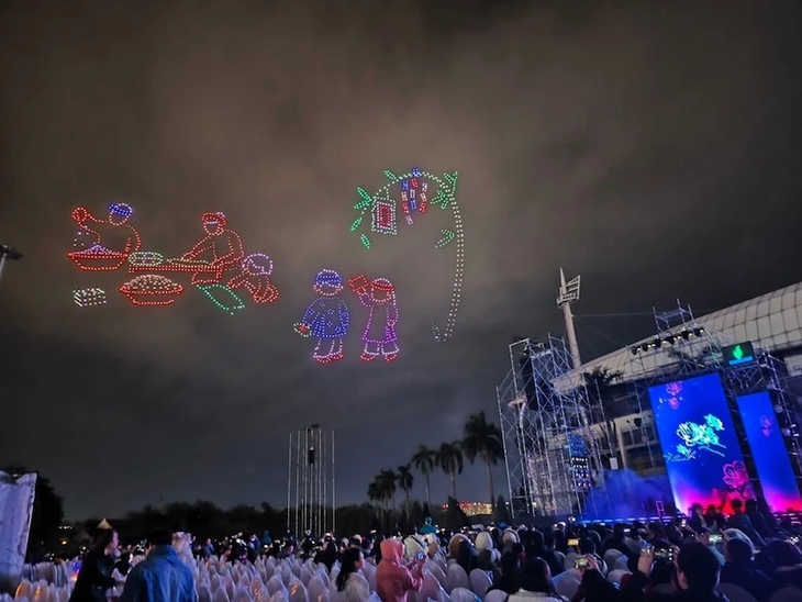 No drone light show for Hanoi New Year's Eve celebrations - ảnh 1