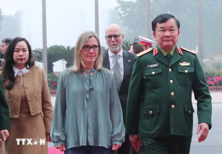 Defense cooperation a bright spot in Vietnam-Canada relations, says Deputy FM - ảnh 1