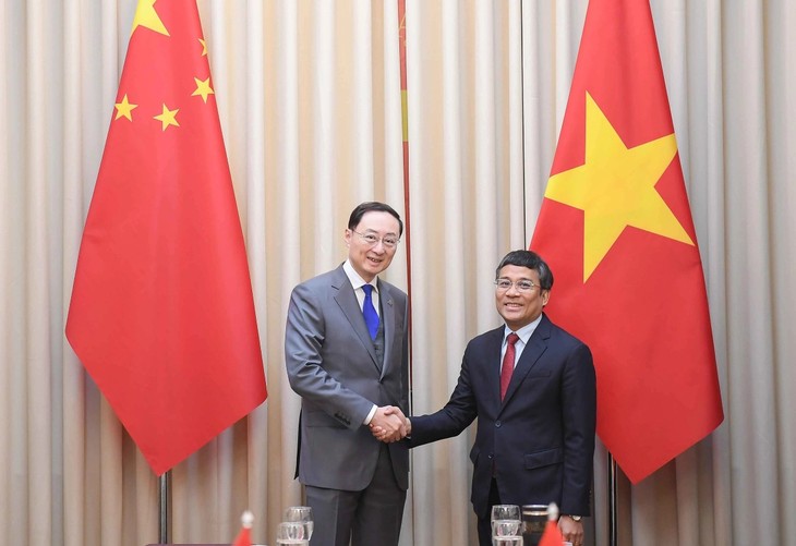 Vietnam, China maintain peace, stability at sea - ảnh 1