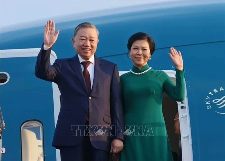 Party leader’s Singapore visit: Political trust shores up cooperation  - ảnh 1