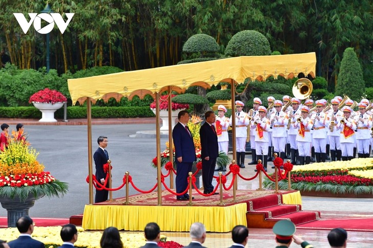 Top leader of China’s message upon arriving in Vietnam - ảnh 1