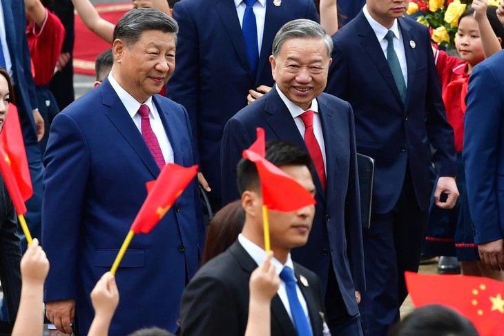 Party chief hosts welcoming ceremony for China’s top leader - ảnh 1