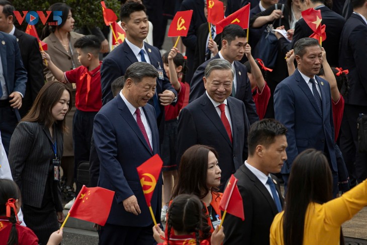 Party chief hosts welcoming ceremony for China’s top leader - ảnh 8