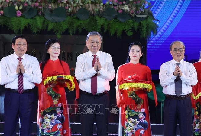 National festival honors President Ho Chi Minh and his home village - ảnh 1
