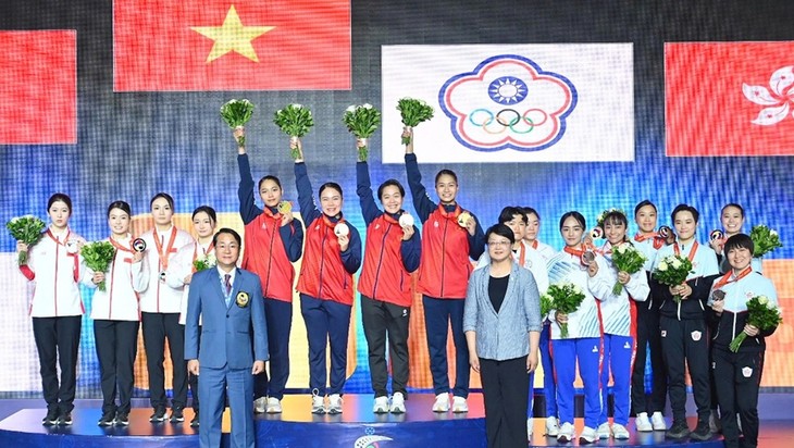 Team Vietnam clinch 3 gold medals at Asian karate championship - ảnh 1