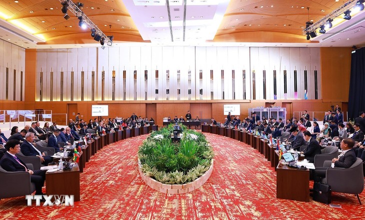 PM, ASEAN leaders hold dialogue with youth, parliaments, businesses - ảnh 4