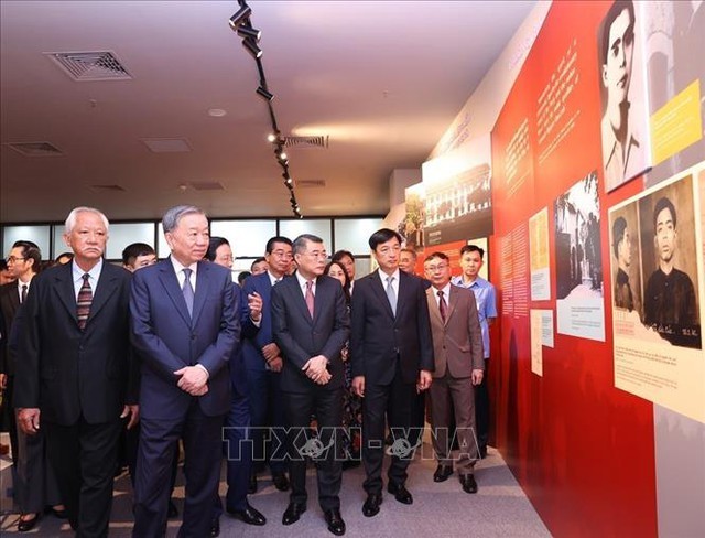 Party leader opens exhibition on late General Secretary Nguyen Van Linh’s life and career - ảnh 1