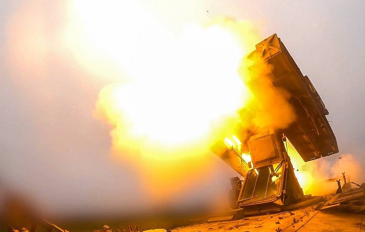 Massive drone and missile attacks hit Ukraine  - ảnh 1