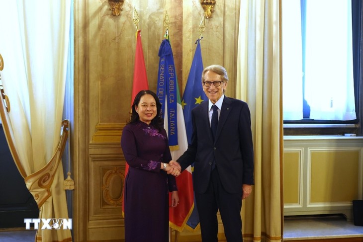 Vice President holds talks with President of Italian Chamber of Deputies  - ảnh 2