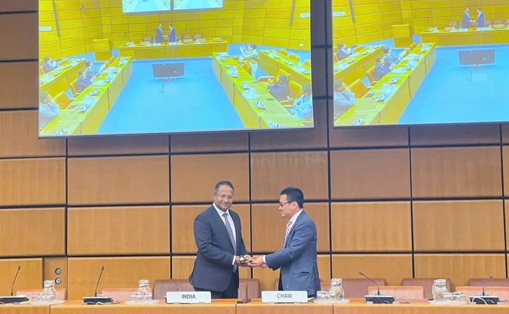 Vietnam hands over chairmanship of Asia-Pacific Group in Vienna to India - ảnh 1
