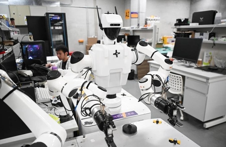 World's first humanoid robot games open in Beijing with 