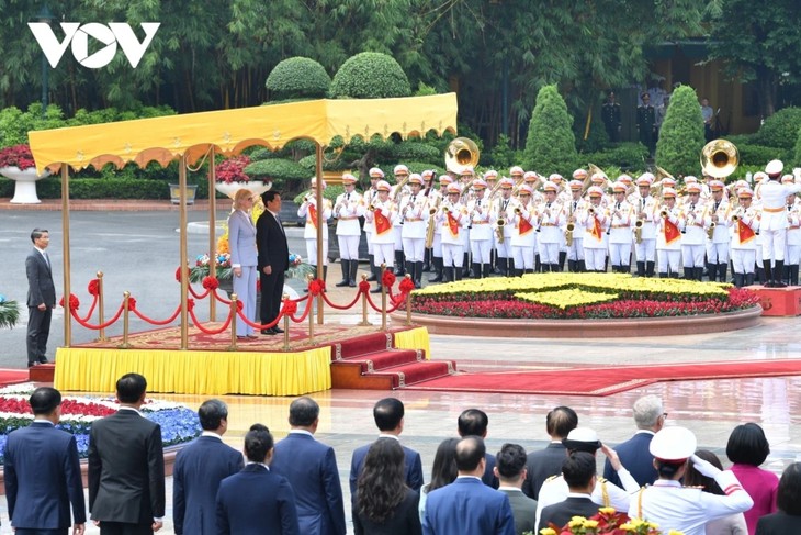 State-level welcoming ceremony for Australian Governor-General in Hanoi - ảnh 1