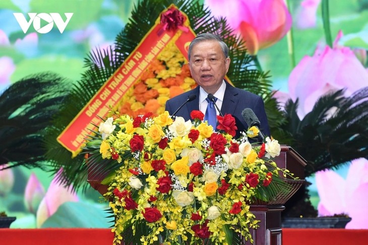 Party leader calls for digitally intelligent army  - ảnh 4