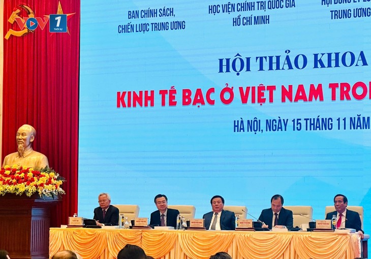 Silver economy tops agenda as Vietnam faces rapid population aging - ảnh 1