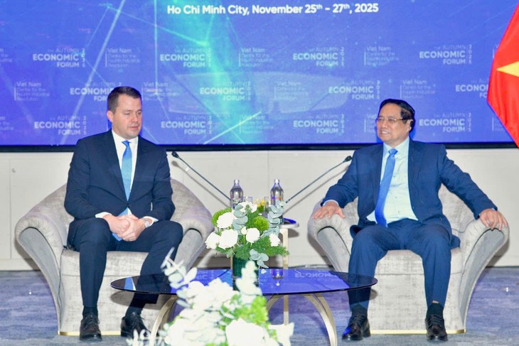 PM suggests WEF make Autumn Economic Forum its annual event - ảnh 1