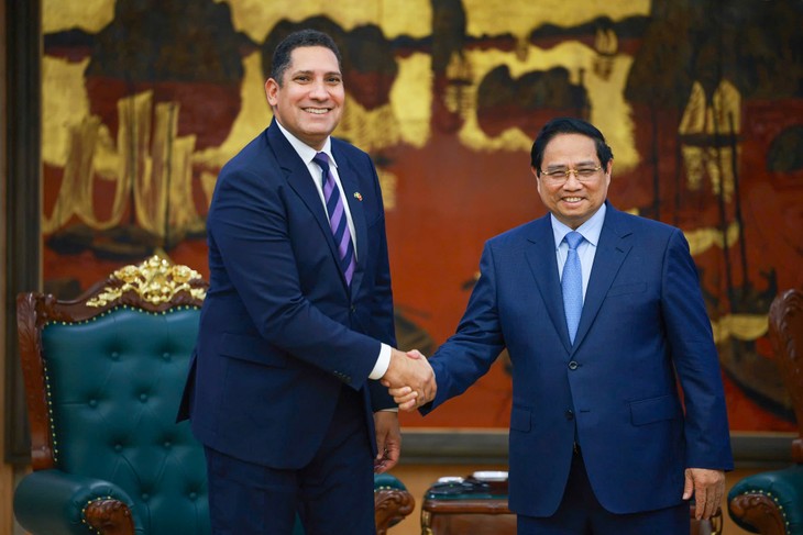 PM encourages Swedish businesses to invest in circular economy sector - ảnh 1