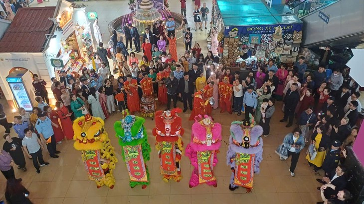 Dong Xuan market developed into major tourist attraction - ảnh 3