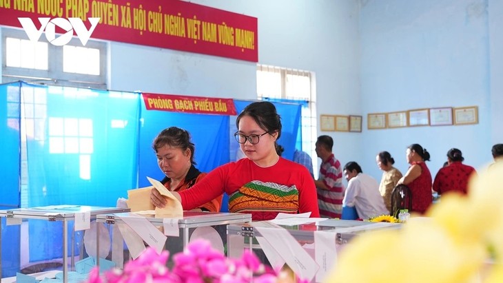 International media extensively cover Vietnam's election - ảnh 1