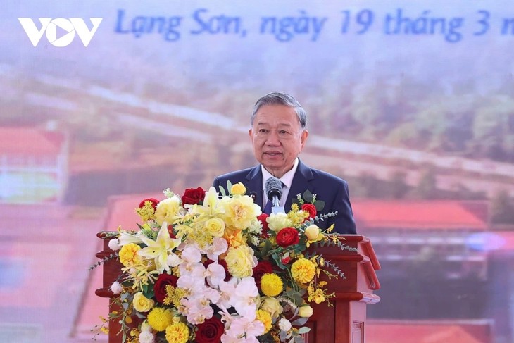 Schools in border areas are places where locals entrust their dreams, says Party leader - ảnh 1
