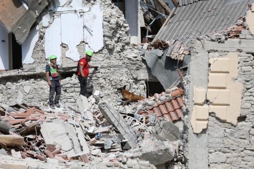 意大利在地震灾区实施紧急状态 - ảnh 1