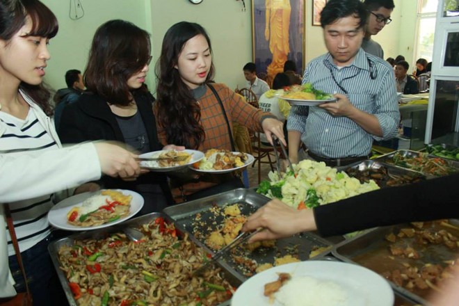 河内市“自选食品，付钱随心”的斋菜馆 - ảnh 1