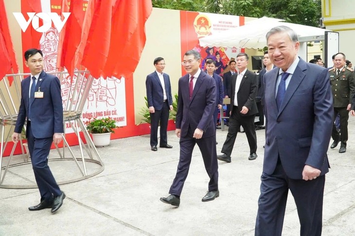 베트남 7,800만 유권자, 국회 및 각급 인민의회 투표 참여…‘조국의 축제’ 속 시민 권리‧의무 행사 - ảnh 1