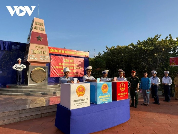 베트남 7,800만 유권자, 국회 및 각급 인민의회 투표 참여…‘조국의 축제’ 속 시민 권리‧의무 행사 - ảnh 6