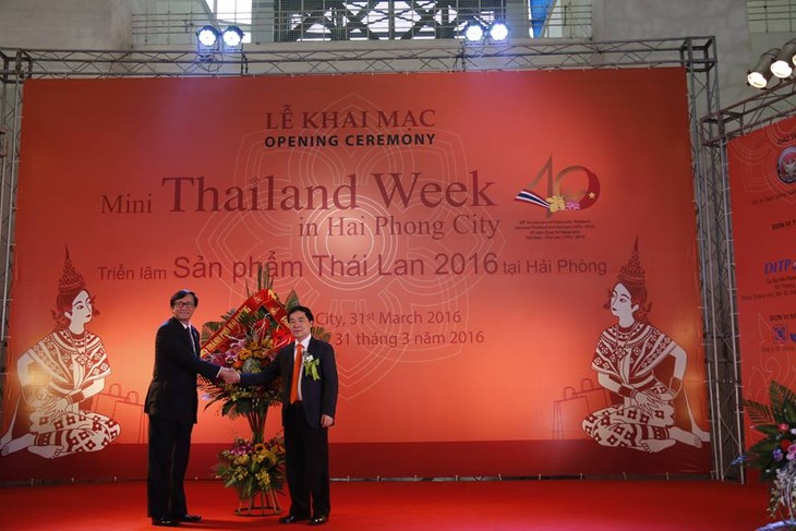 เปิดงานแสดงสินค้าไทยปี 2016 ณ เมืองหายฝ่อง  - ảnh 1