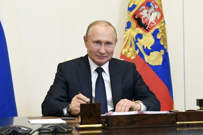 Президент России подписал закон о праве экс-президентов стать пожизненными сенаторами - ảnh 1