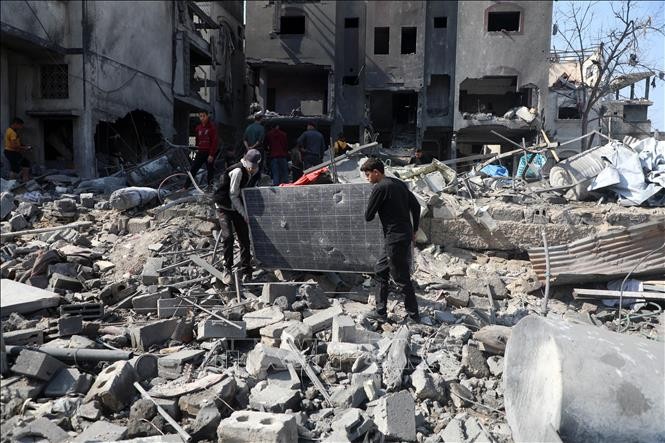 ООН осудила авиаудар Израиля по зданию ЮНОПС в городе Дейр-эль-Балах в секторе Газа - ảnh 1