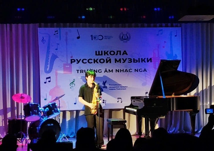 Россия сопровождает Вьетнам в распространении русской музыки и культуры - ảnh 1