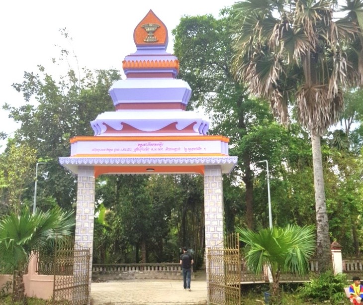 Пагода Соайсо - сооружение с типичной архитектурой кхмерского буддизма тхеравады - ảnh 1