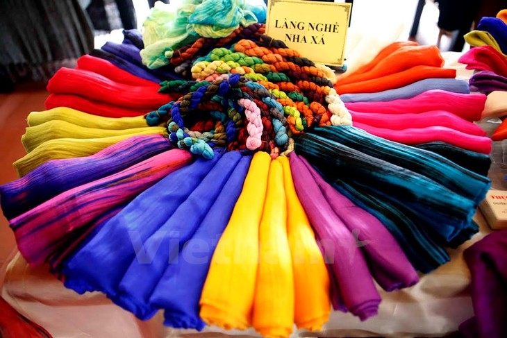 Vietnam-ASEAN Silk Festival opens in Hoi An - ảnh 1