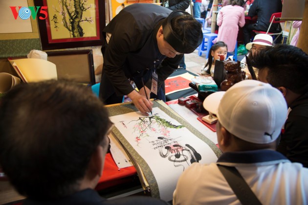 Calligraphy Festival at Hanoi’s Temple of Literature - ảnh 6