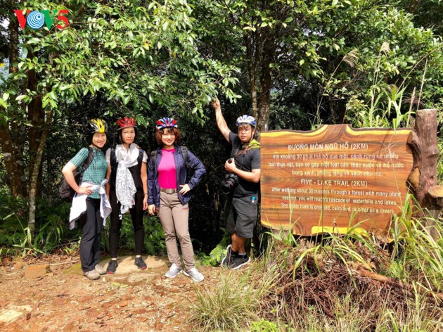 The adventurous path through Ngu Ho to Do Quyen waterfall - ảnh 1