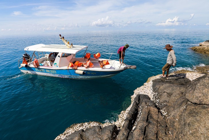 A journey to territorial milestones in southern Vietnam waters - ảnh 7