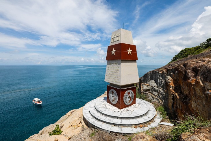 A journey to territorial milestones in southern Vietnam waters - ảnh 8