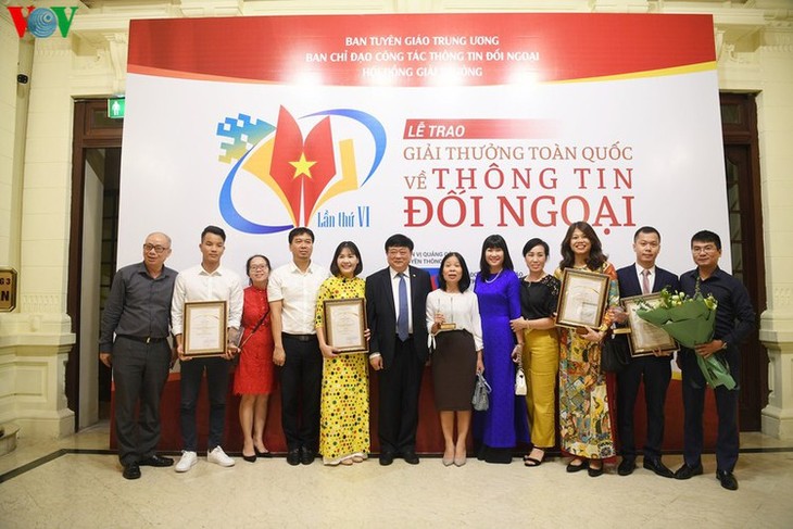 VOV enjoys big wins at National External Information Service Awards - ảnh 10