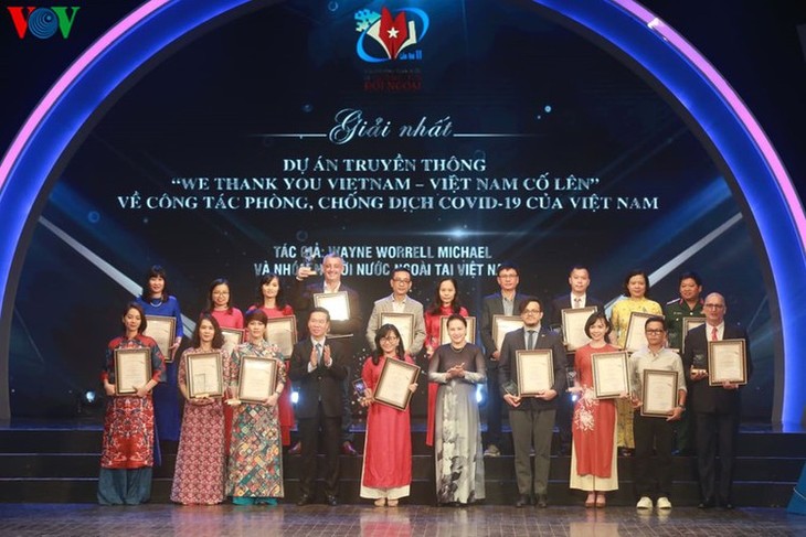 VOV enjoys big wins at National External Information Service Awards - ảnh 9