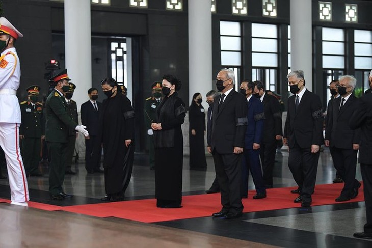 Delegations pay homage to former Party leader Le Kha Phieu - ảnh 4