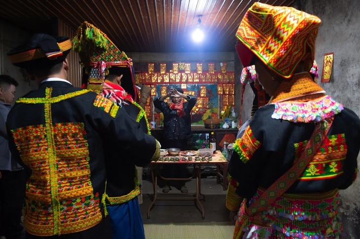 Late night weddings a Dao community staple - ảnh 8