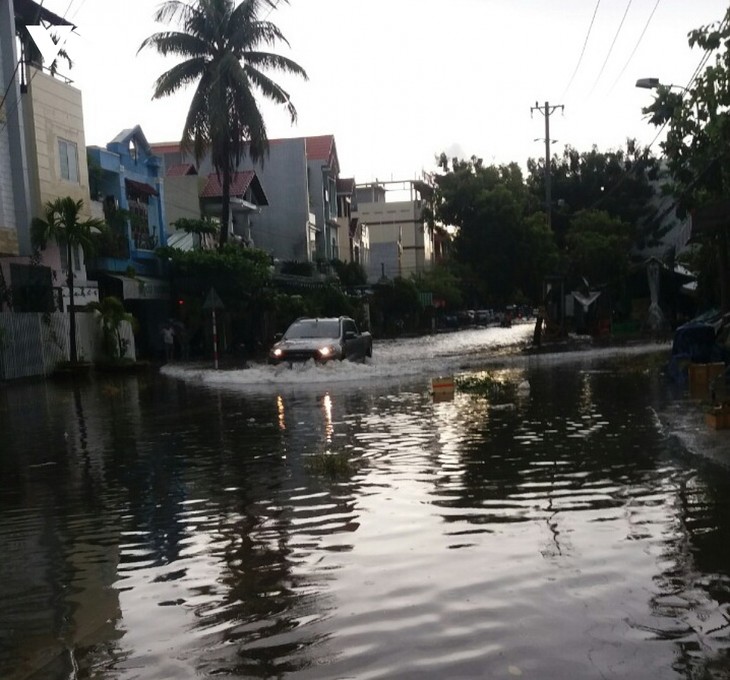 Storm Noul wreaks havoc in central region after making landfall - ảnh 1