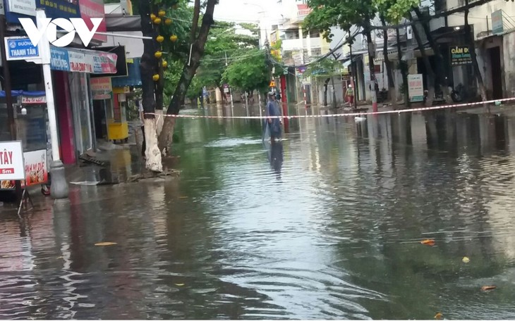 Storm Noul wreaks havoc in central region after making landfall - ảnh 2