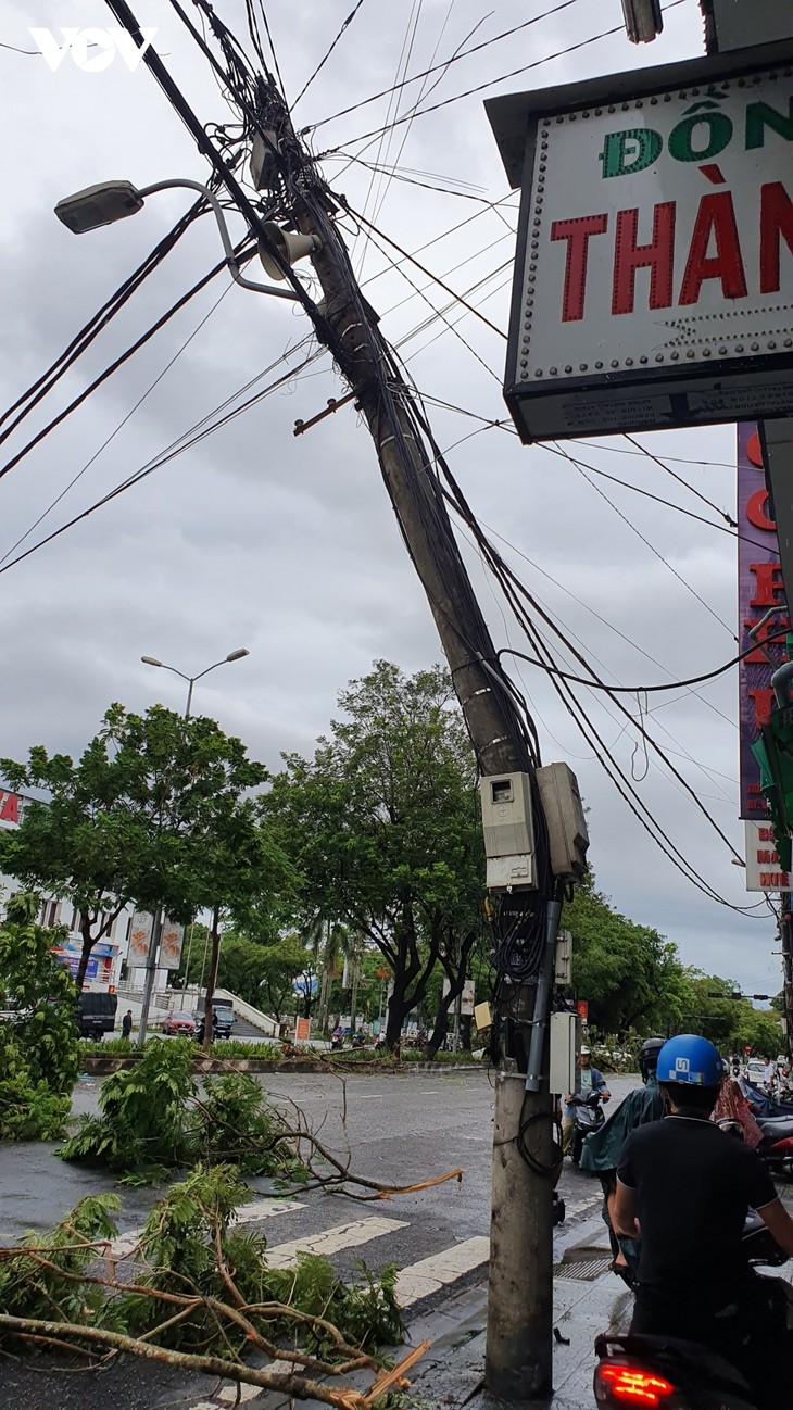 Storm Noul wreaks havoc in central region after making landfall - ảnh 8